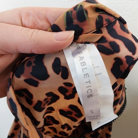 Fabletics Cheetah Print Oversized Flyweight Windbreaker S - Picture 8 of 9